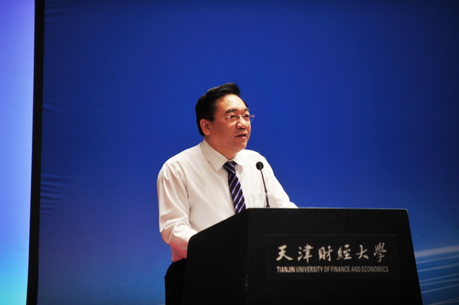 副校长张俊喜教授致开场词并主持会议